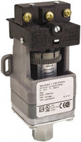 Pressure Switch, Standard, SPDT, 5 to 250 psi, 1/4-18' FNPT, 5 to 250 psi Range - 9012GNO6